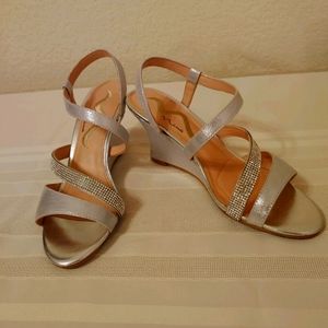 Nina silver wedge